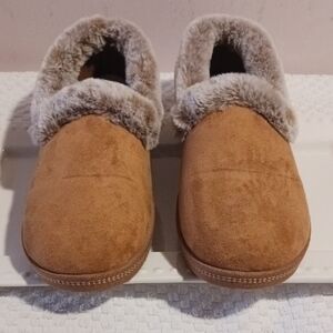 Cozy SKECHERS Women's Tan Faux Fur Lined Memory Foam Slippers  10 ☃️❄️🎄